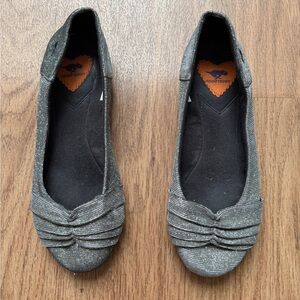 Rocket Dog Textured Gray Women's Flats